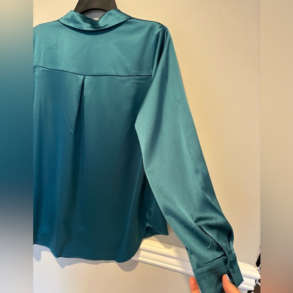 Women's Satin Long Sleeve Button Doen Dressy Top - brand is Pleione Size M -NWOT - Picture 2 of 10